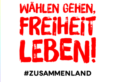 Zu sehen ist ein Plakatmotiv, auf dem steht: Wählen gehen, Freiheit leben!