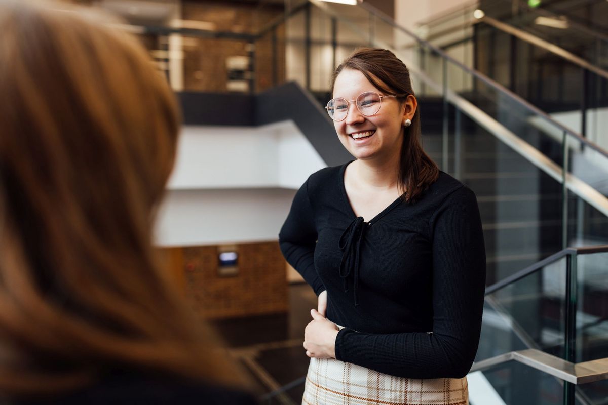 zur Vergrößerungsansicht des Bildes: Studienbotschafterin Elisabeth, Foto: Christian Hüller